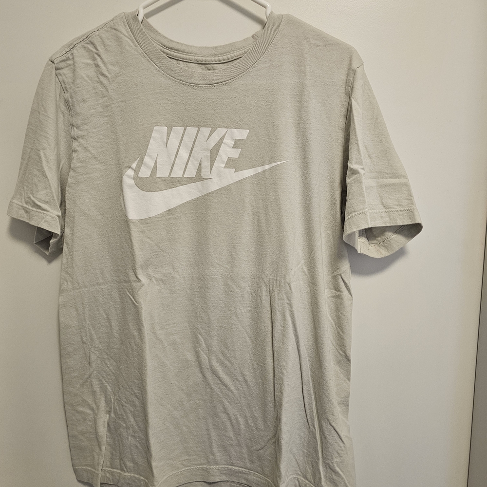 Nike Men's Light Gray Tee